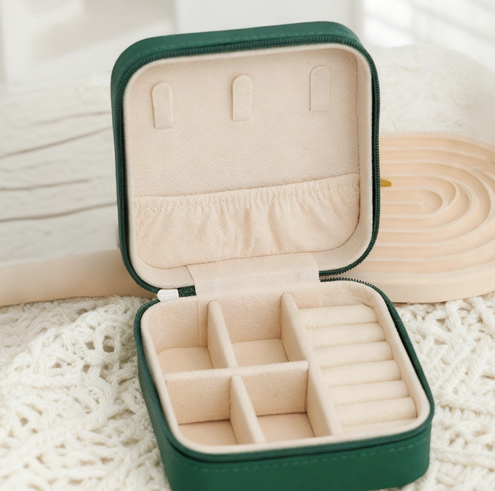 铝箱化妆箱/塑料盒/饰品架子/竹帘首饰盒/饰品中性风戒指项链细节图