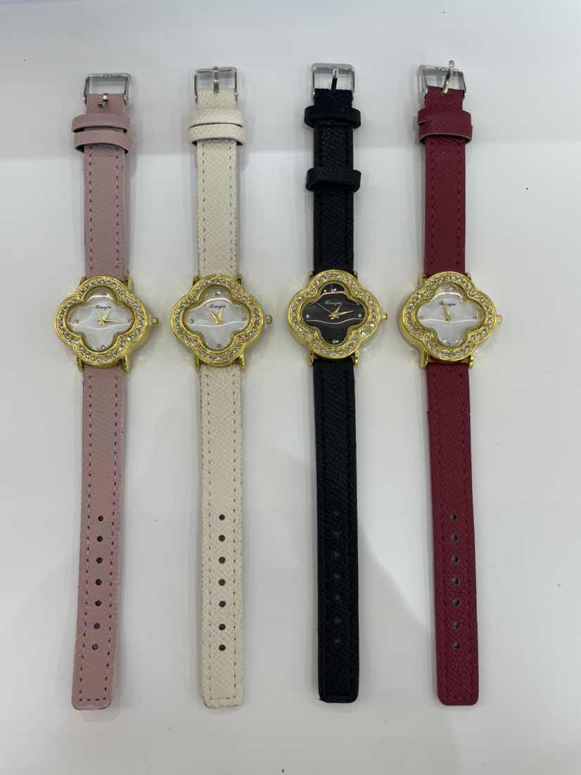 Four-leaf clover diamond-encrusted etched litchi pattern watch strap details Picture