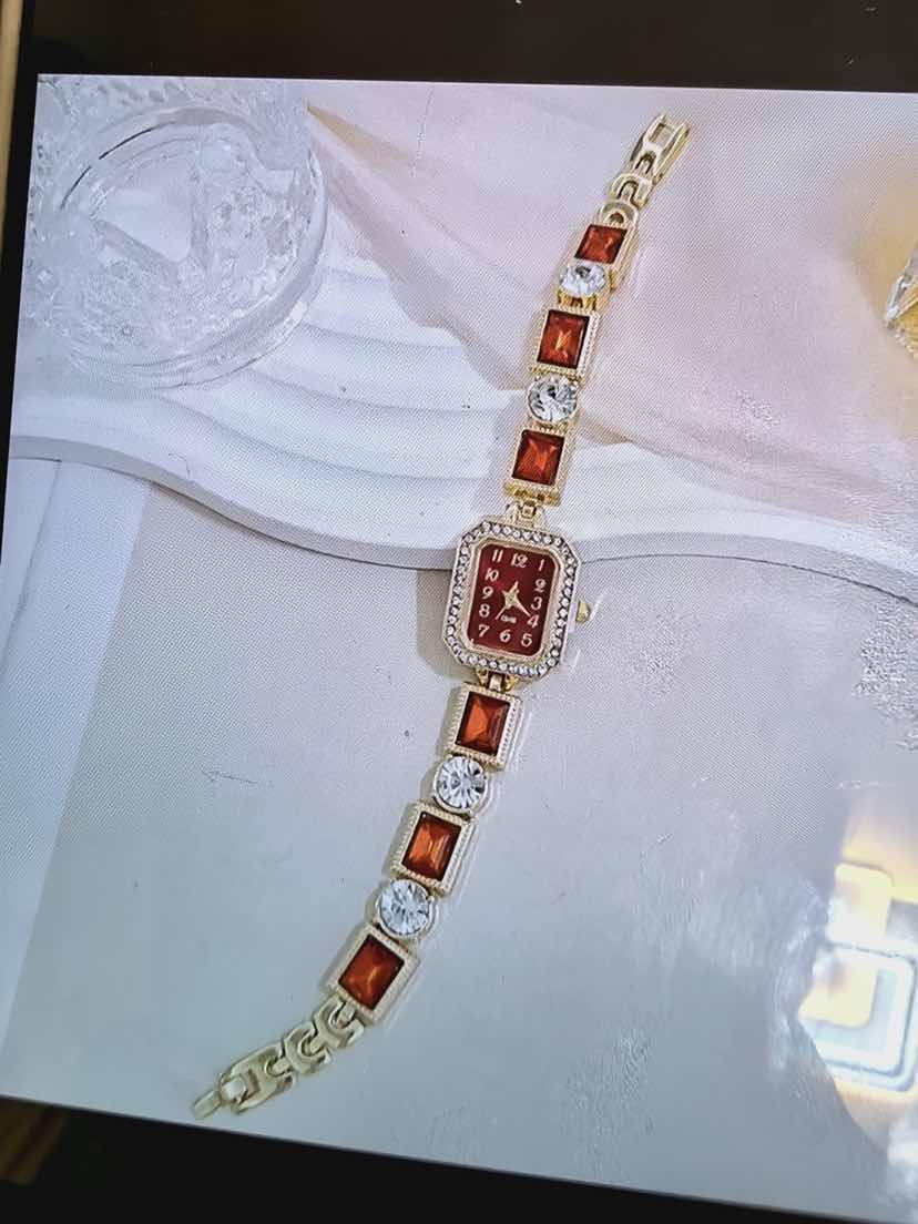 085 Square diamond bracelet watch