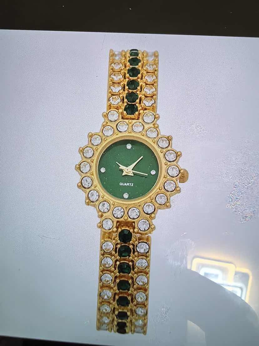 099 Round colored diamond bracelet watch