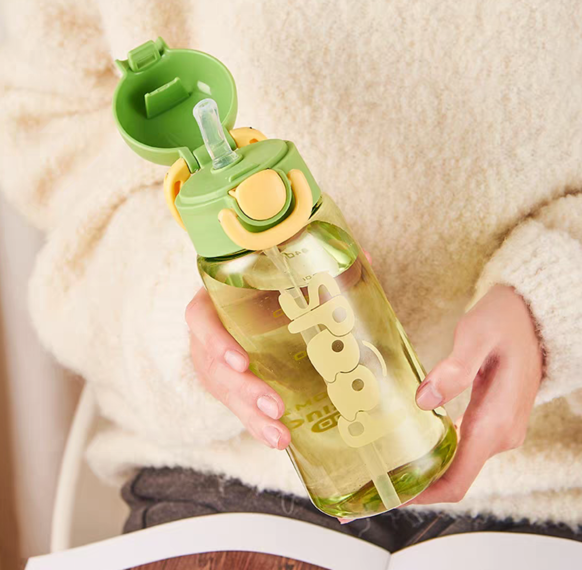 711 New ins creative water cup, one-click pop-up lid straw cup, simple office cup, high-temperature resistant plastic cup detail image 2