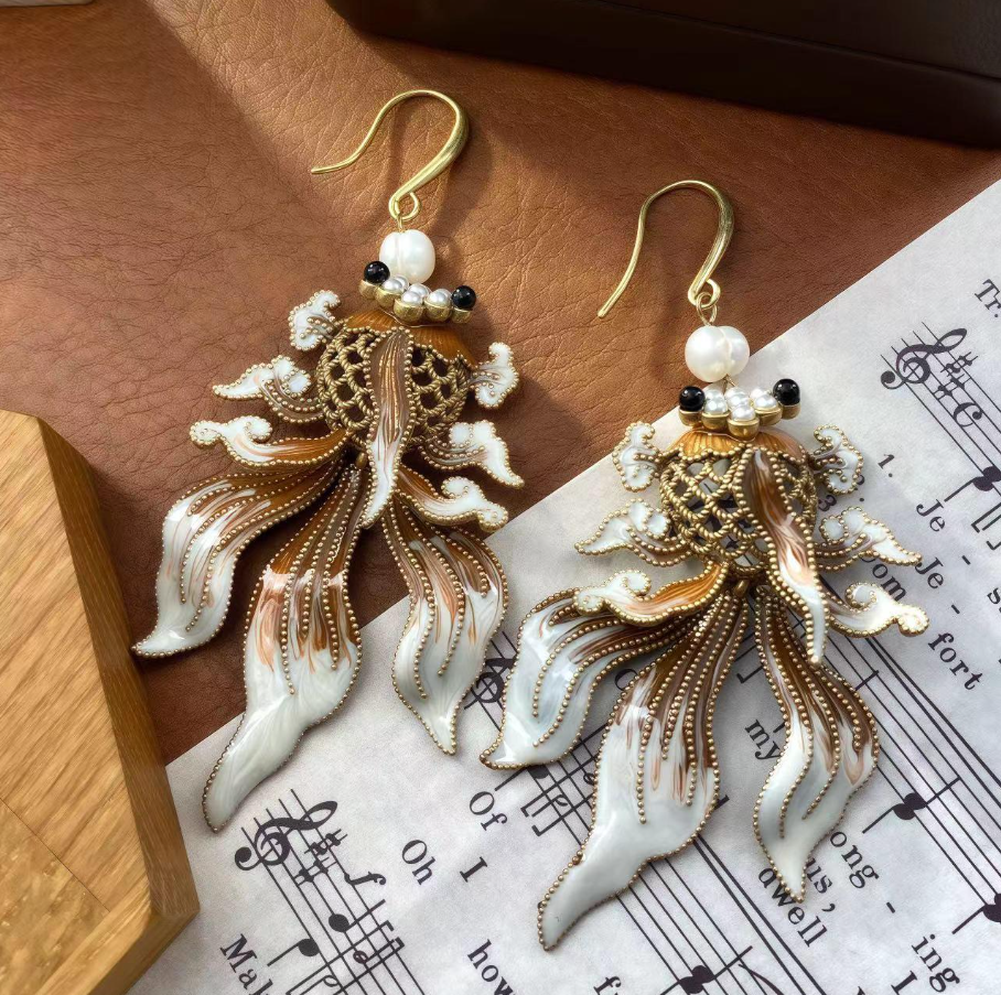 【SUGEBEINI】 New Chinese-style enamel small fish stud swimming retro earrings ZEH00049