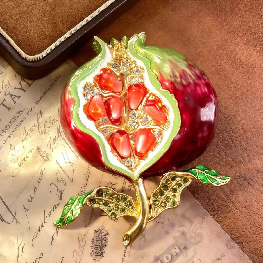 【SUGEBEINI】定制珠宝石榴造型胸针复古珐琅石榴胸针复古风的精致点缀ZX00028