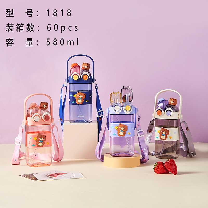 卡通小熊双饮杯大容量吸管杯 学生儿童便携斜挎背带水杯 高颜值防摔双饮塑料杯详情2