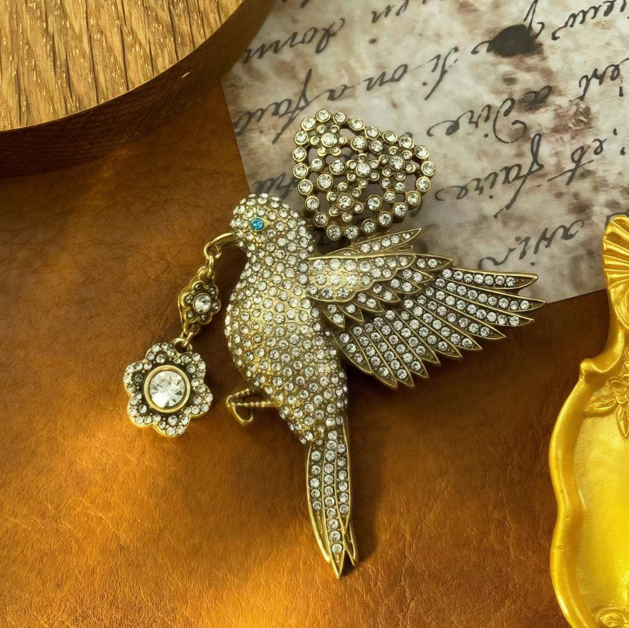 【SUGEBEINI】 Retro Full zirconium Bird Brooch, high-end heavy Industry Golden Bird brooch ZX00008