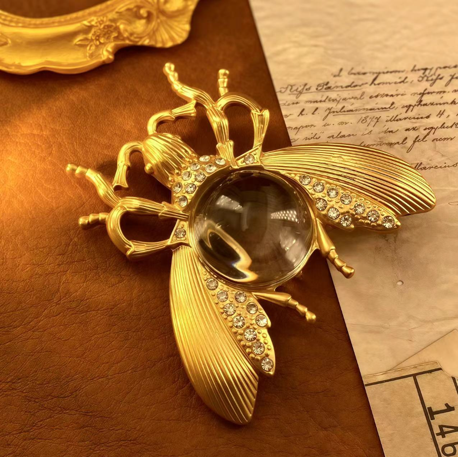 【SUGEBEINI】 Retro insect brooch with diamond-encrusted texture, exuding a retro and luxurious charm ZX00020