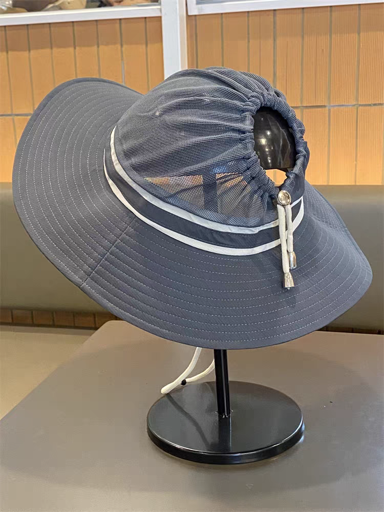 The new trendy wide-brimmed hiking hat is fashionable and can show a ponytail. It's a sun hat for children and a hooded hat for women, which is very cute details Picture