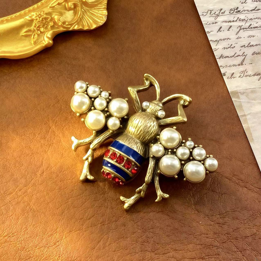 【SUGEBEINI】撞色鎏金蜜蜂胸针 珍珠蜜蜂胸针 时尚大气复古胸针 ZX00024
