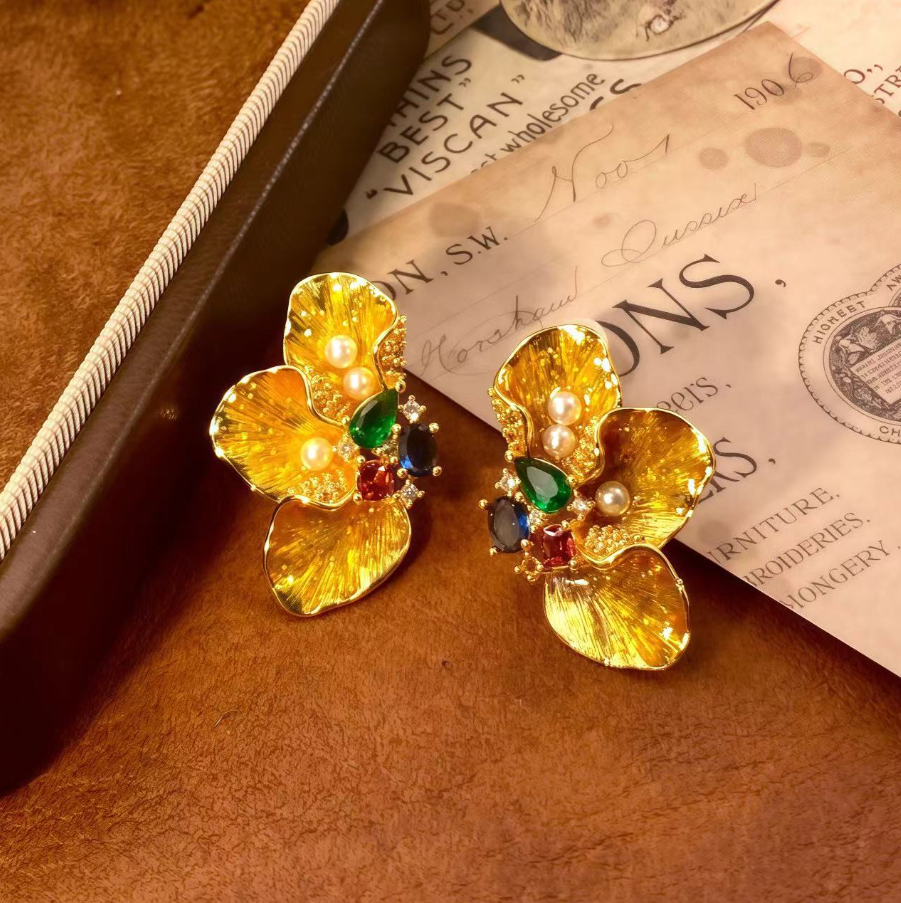 【SUGEBEINI】 Retro high-end, light luxury, Chinese-style stud earrings with a court style, slightly inset zircon petal stud earrings ZEH00310