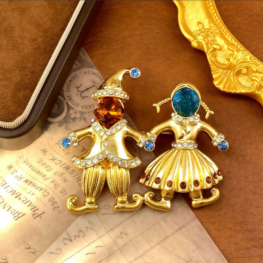 【SUGEBEINI】 Playful Fairy Tale Couple Brooch, Fairy Tale Style Fairy Tale brooch for Men and women ZX00057