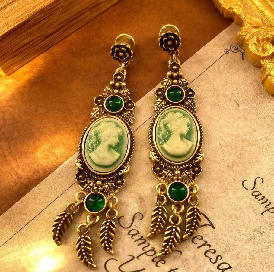 【SUGEBEINI】 Retro Victorian-style green beauty Head earrings, Emerald relief Lady long earrings ZEH00136
