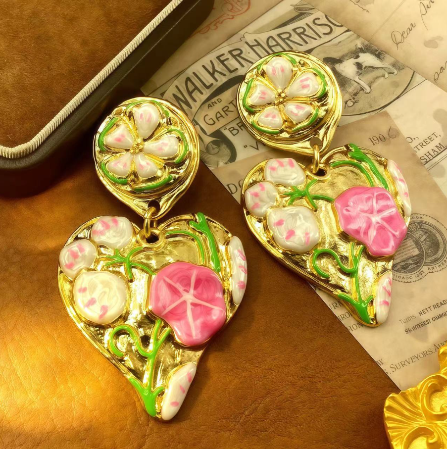 【SUGEBEINI】中古宫廷风撞色耳钉 复古荷叶花瓣耳钉ZEH00358