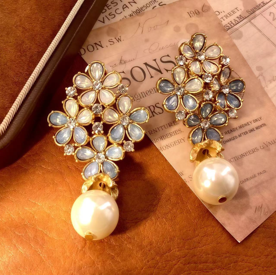 【SUGEBEINI】 Vintage court style earrings with a retro, light luxury and high-end feel, heavy craftsmanship flower stud ZEH00313