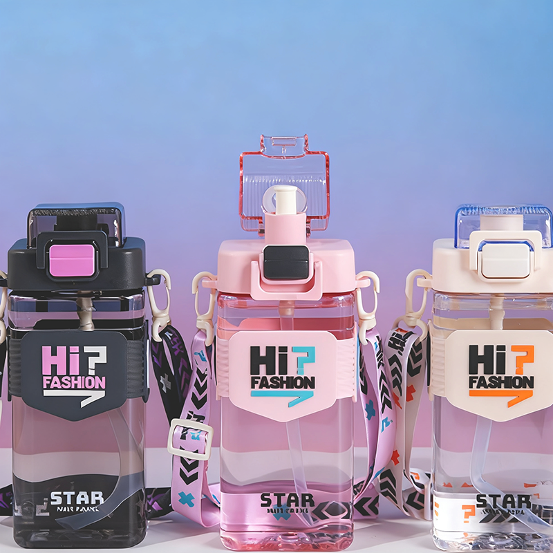 可爱卡通挂绳大容量水杯 便携吸管杯学生高颜值网红ins风随手杯详情4