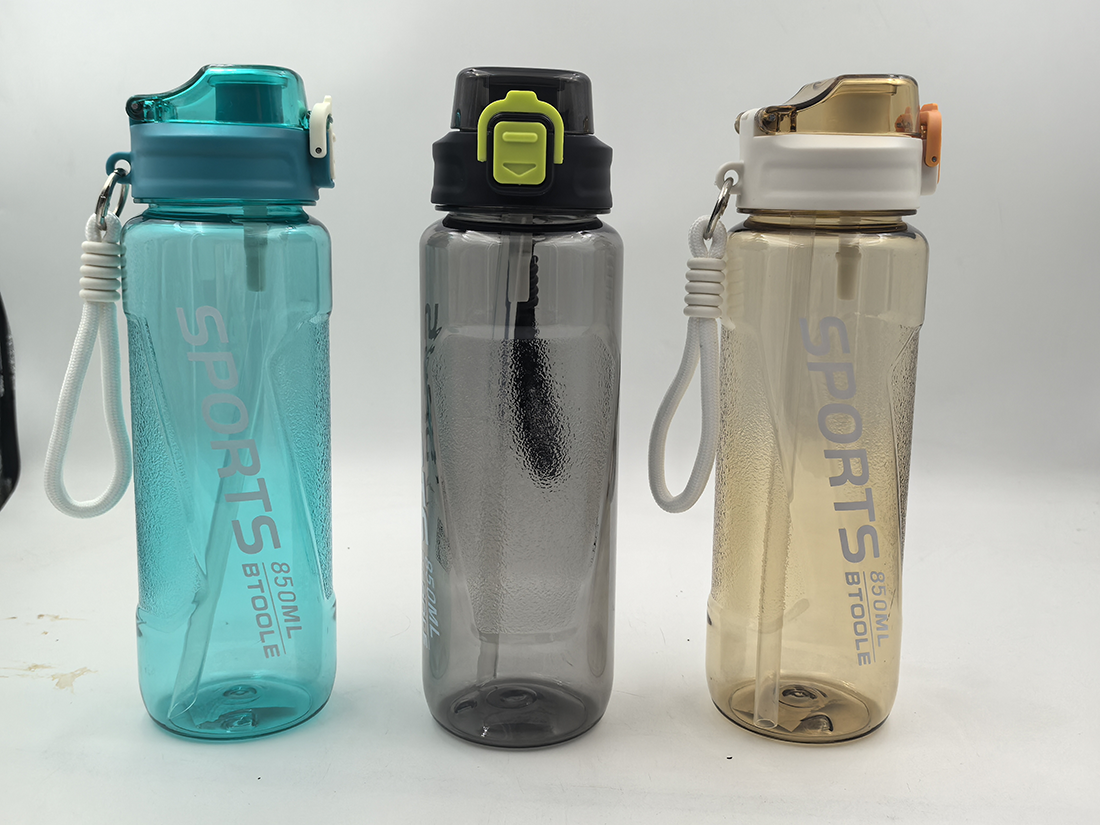 大容量运动水杯 便携挂绳弹盖水壶 多色健身户外耐摔塑料杯 男女通用 Sports 风格随手杯详情3