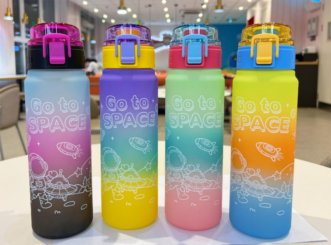 渐变磨砂太空主题运动水杯 宇航员火箭“Go to SPACE”弹盖杯 学生便携防漏随手杯 童趣高颜值户外水壶详情2