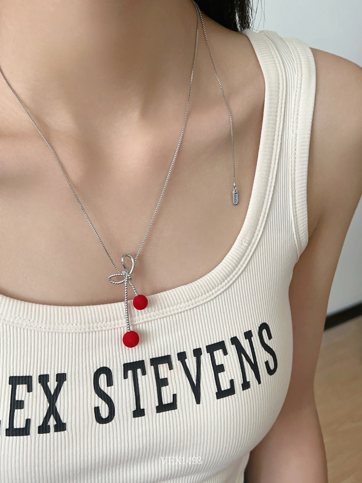 A niche design style bow red cherry necklace for women, 925 silver, sweet and cute style collarbone chain, a unique and versatile necklace