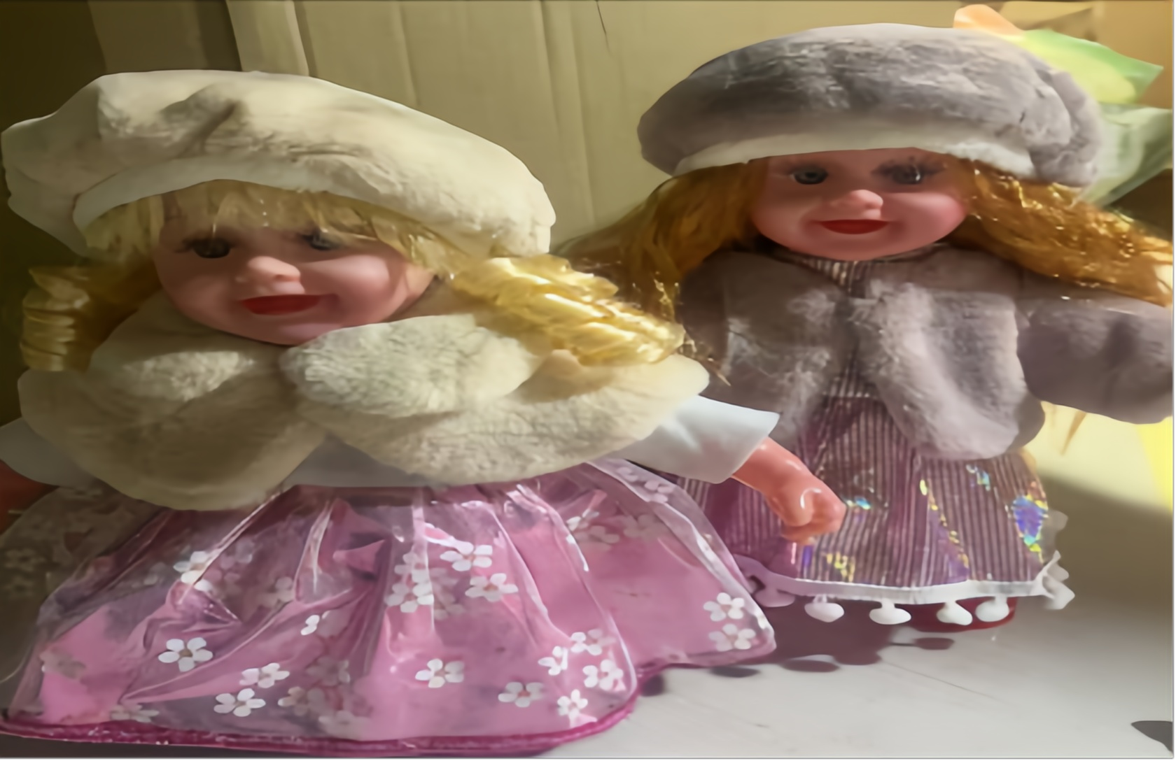 New best-selling items such as electric plush toys, leather female twist cats, and holiday gifts