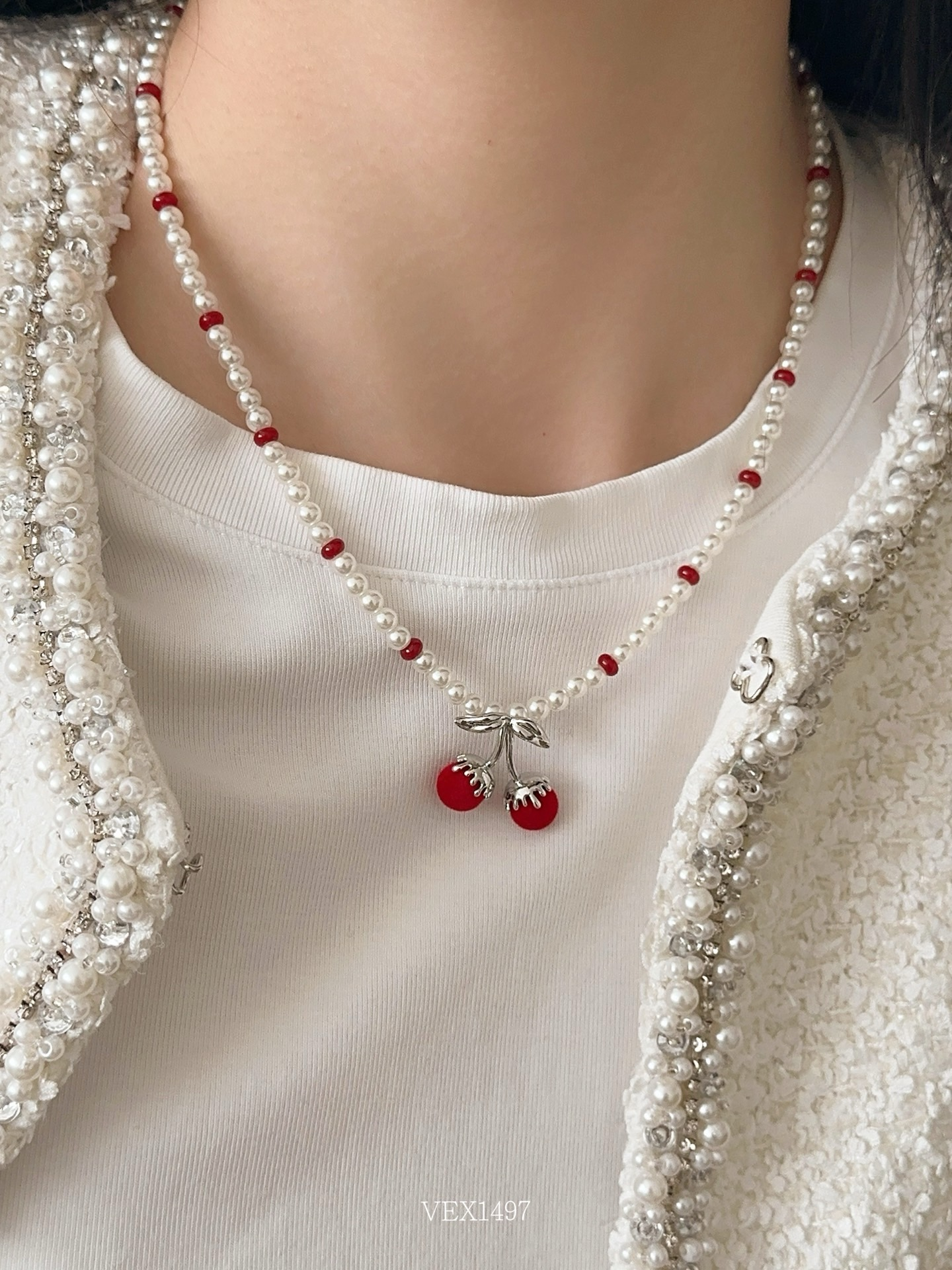 French retro pearl red cherry necklace, a unique design for women, sweet style, collarbone chain, elegant and versatile necklace
