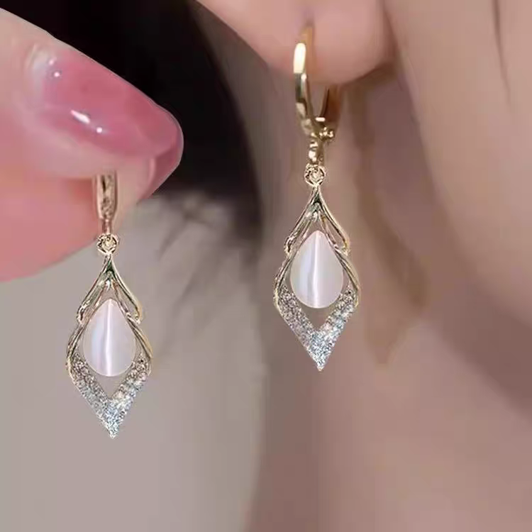 Green cat's eye earrings, 2025 new style, high-end women's diamond-encrusted, stylish ear buckles, light luxury style, mother's earrings, women's ear studs, ear plugs, accessories 0028 detail image 5