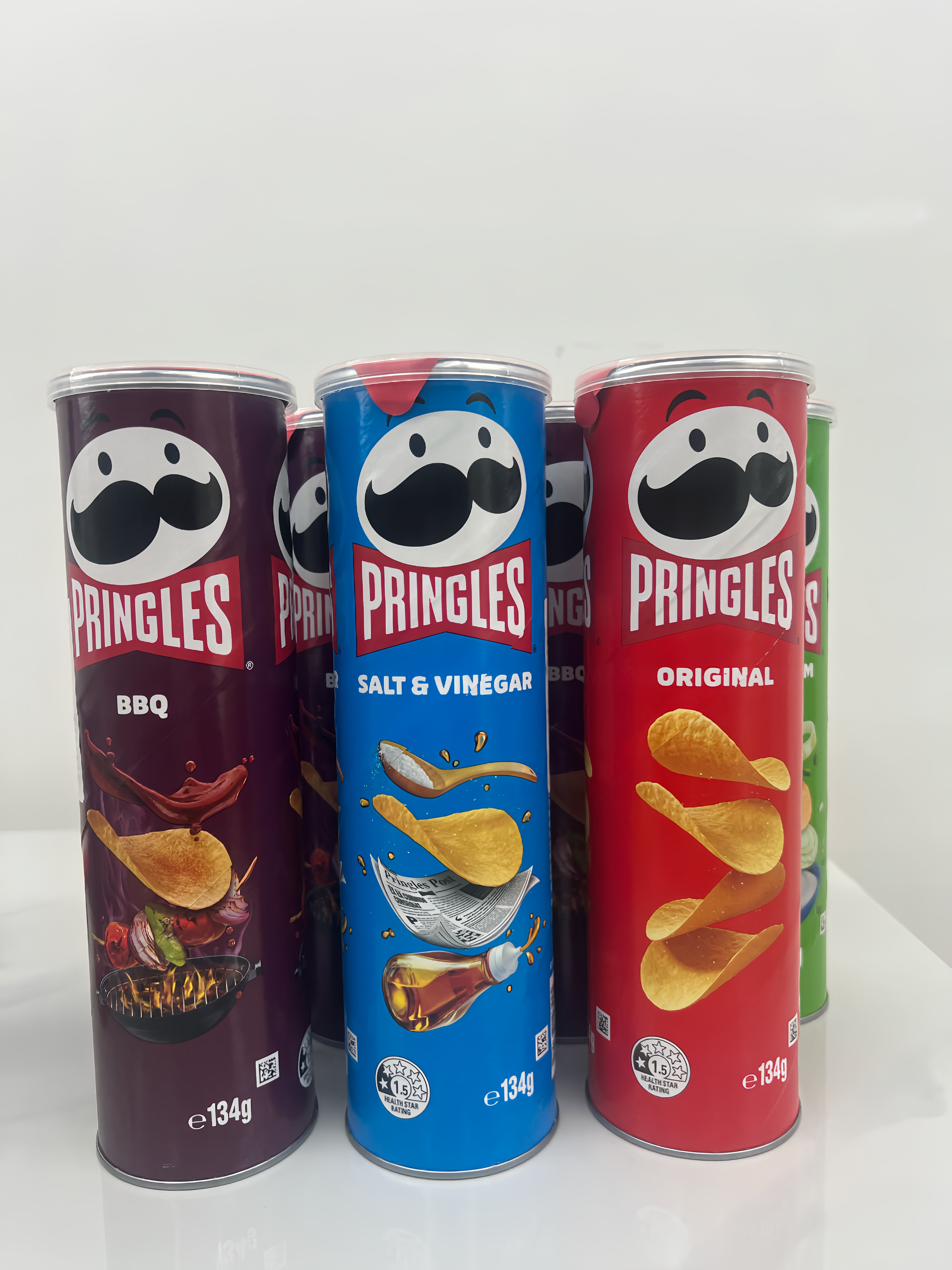 Pringles Original Flavor Salty Vinegar Flavor Grilled Flavor Yogurt Flavor Onion Flavor Malaysian Potato Chips 134g Item Picture