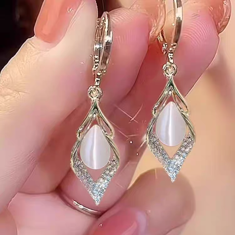 Green cat's eye earrings, 2025 new style, high-end women's diamond-encrusted, stylish ear buckles, light luxury style, mother's earrings, women's ear studs, ear plugs, accessories 0028 detail image 4