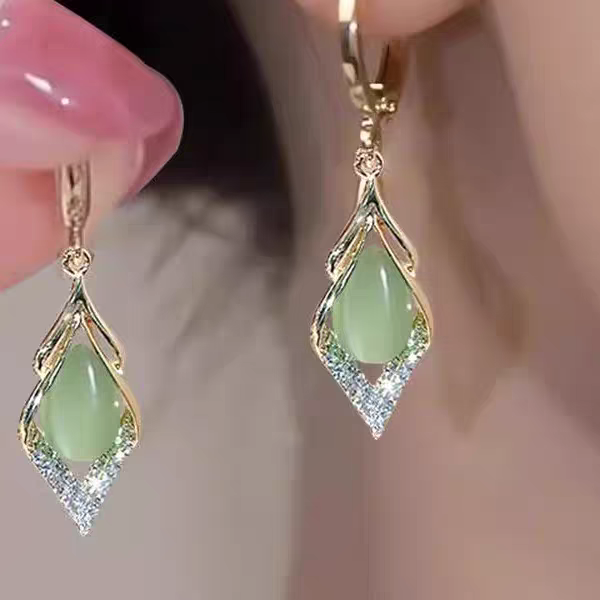 Green cat's eye earrings, 2025 new style, high-end women's diamond-encrusted, stylish ear buckles, light luxury style, mother's earrings, women's ear studs, ear plugs, accessories 0028 details Picture