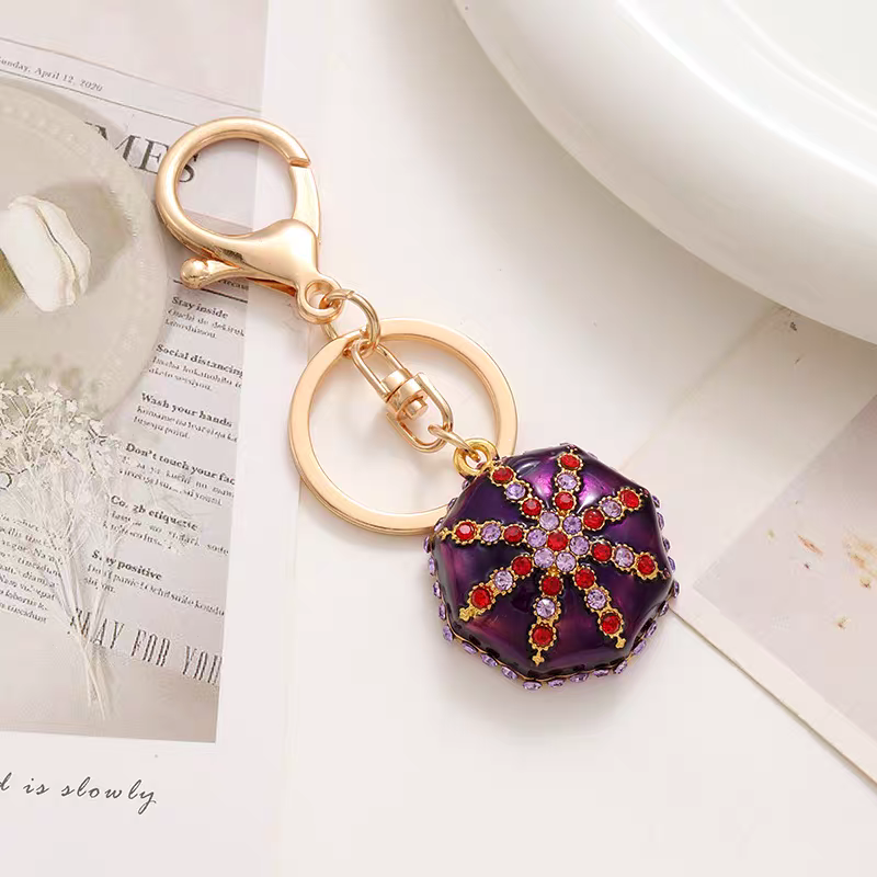 Middle Eastern camel diamond-encrussed keychains, Alapai ethnic festival gifts, gilded rhinestone bag pendants with sparkling diamond accessories, car key cases, car key cases, trendy keychain accessories Application Scenario