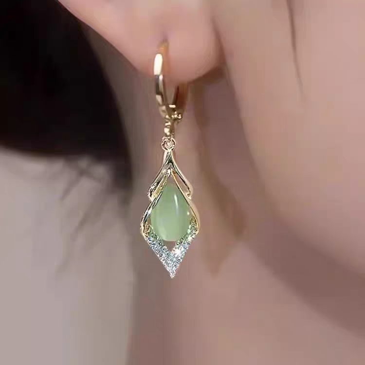 Green cat's eye earrings, 2025 new style, high-end women's diamond-encrusted, stylish ear buckles, light luxury style, mother's earrings, women's ear studs, ear plugs, accessories 0028 detail image 6