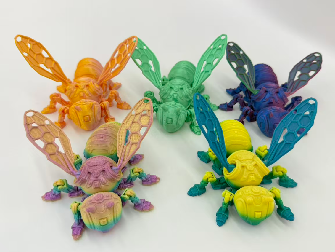 12cm3D печатные механические пчелы могут перемещать искусственные фигурки животных по всем суставам