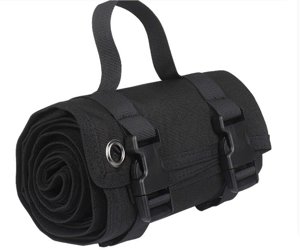 Outdoor camping campsite MATS, outdoor folding moisture-proof MATS, shooting MATS, portable nap MATS Application Scenario