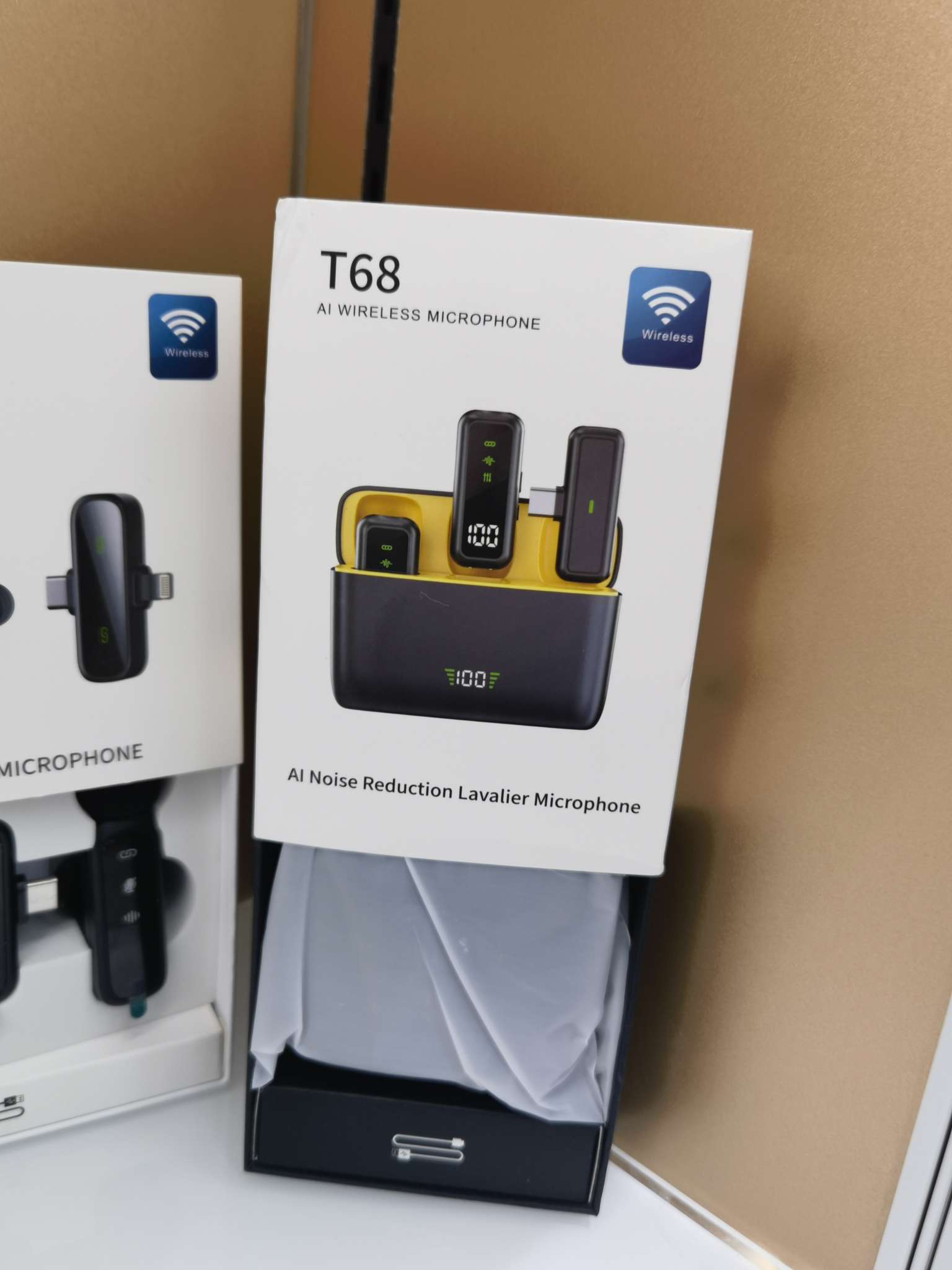 Многопозиционный акустический набор bluetooth доступен в прямом эфире в прямом эфире на домашнем прослушивающем микрофоне