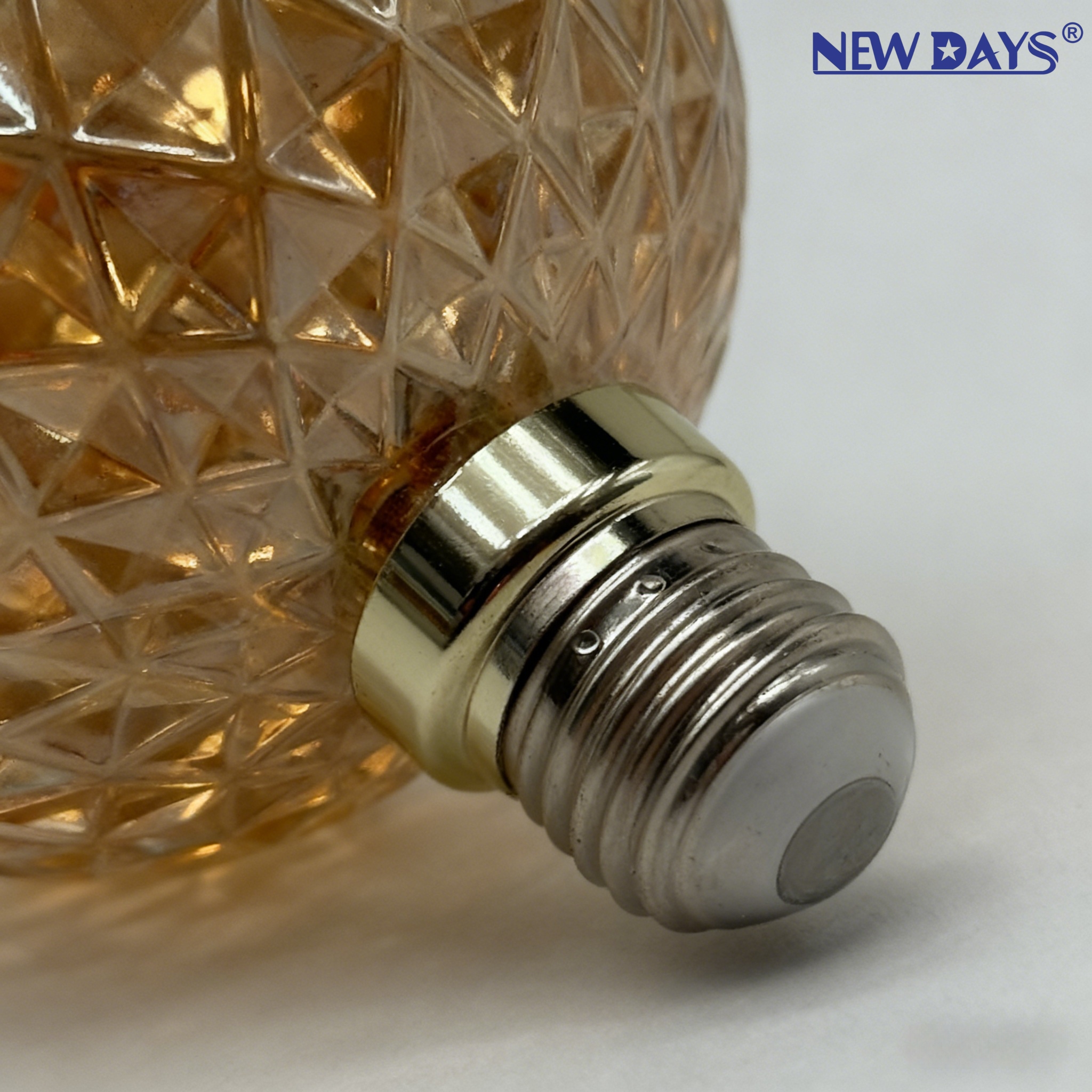 NEWDAYS brand's cross-border new ball grid style silk lamp E27 household screw-type retro American energy-saving high-brightness bulb with ultra-long battery life is on sale in stock Application Scenario