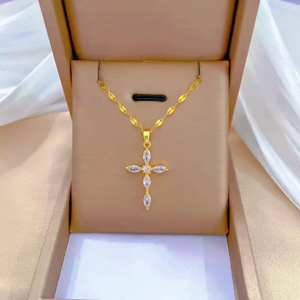 【钛钢】1轻奢气质防掉色防过敏华丽满钻十字项链网红百搭锁骨链细节图