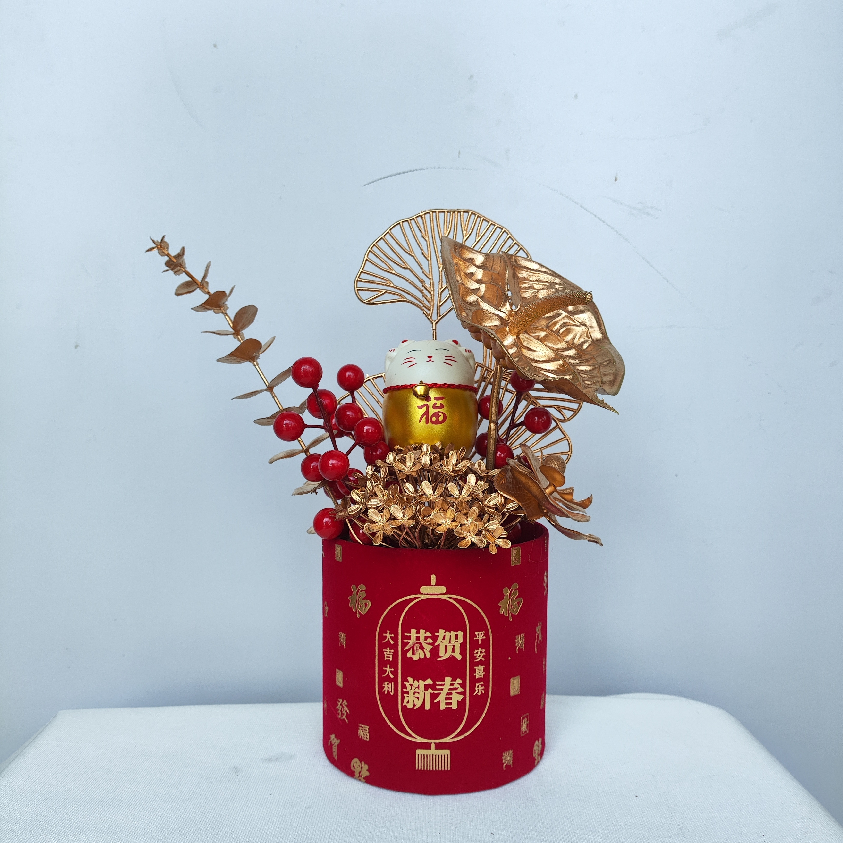 Qingxiang handmade red fruit arreglo floral boutique piezas artesanales productos terminados wholesale inmortal flower red fruit single hecho a mano con flores regalo del día de la madre día del maestro details Picture