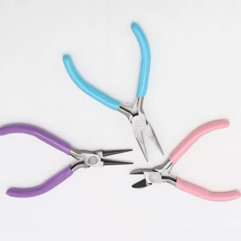 DIY jewelry pliers, multi-purpose tool pliers, hand pliers, toothless but with teeth and cutting edges pliers detail image 2
