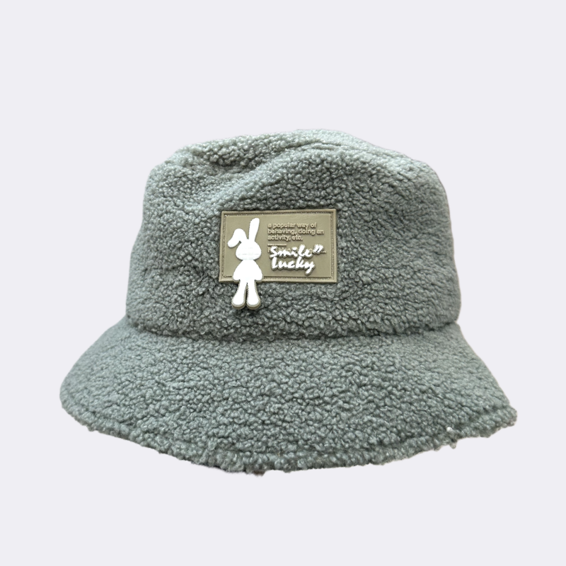 Children's autumn and winter fisherman hats are suitable for children aged 2 to 5 full figure