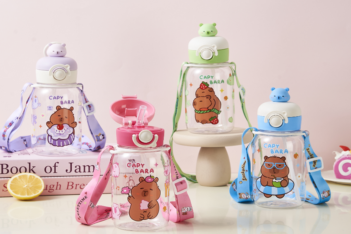 卡皮巴拉可爱吸管水杯 带背带便携水豚杯学生少女心高颜值大容量塑料杯详情2