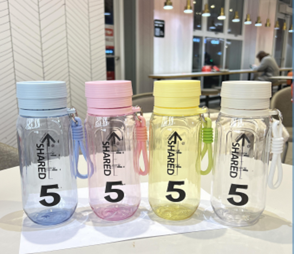 SHARED数字5刻度水杯 便携挂绳多色透明杯 学生大容量简约随手杯详情2