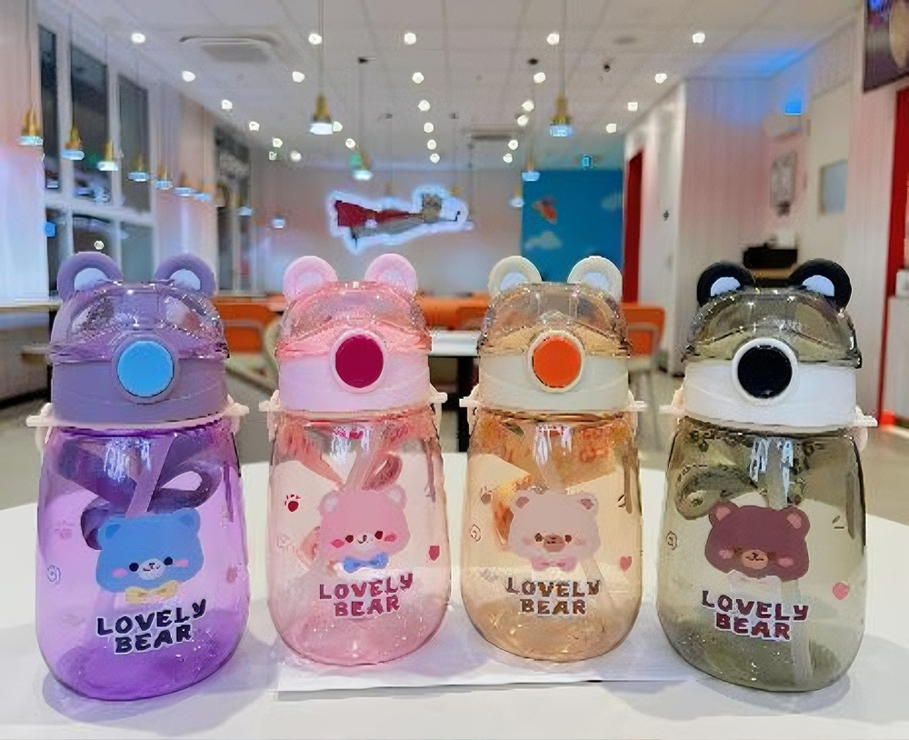 Cute and fun Little Bear children's straw cup, adorable cartoon little bear pattern, handle, leak-proof and choking, portable water cup, multi-color transparent, durable, the perfect drinking water tool for babies in kindergarten and school full figure