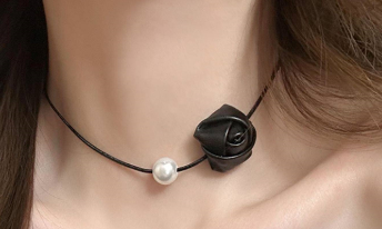 Rose pearl choker black collar collarbone chain, niche high-end necklace and neck strap, small chanel-style necklace accessory for women, rose pearl choker black collar collarbone chain, niche high-end necklace and neck strap, small style Application Scenario