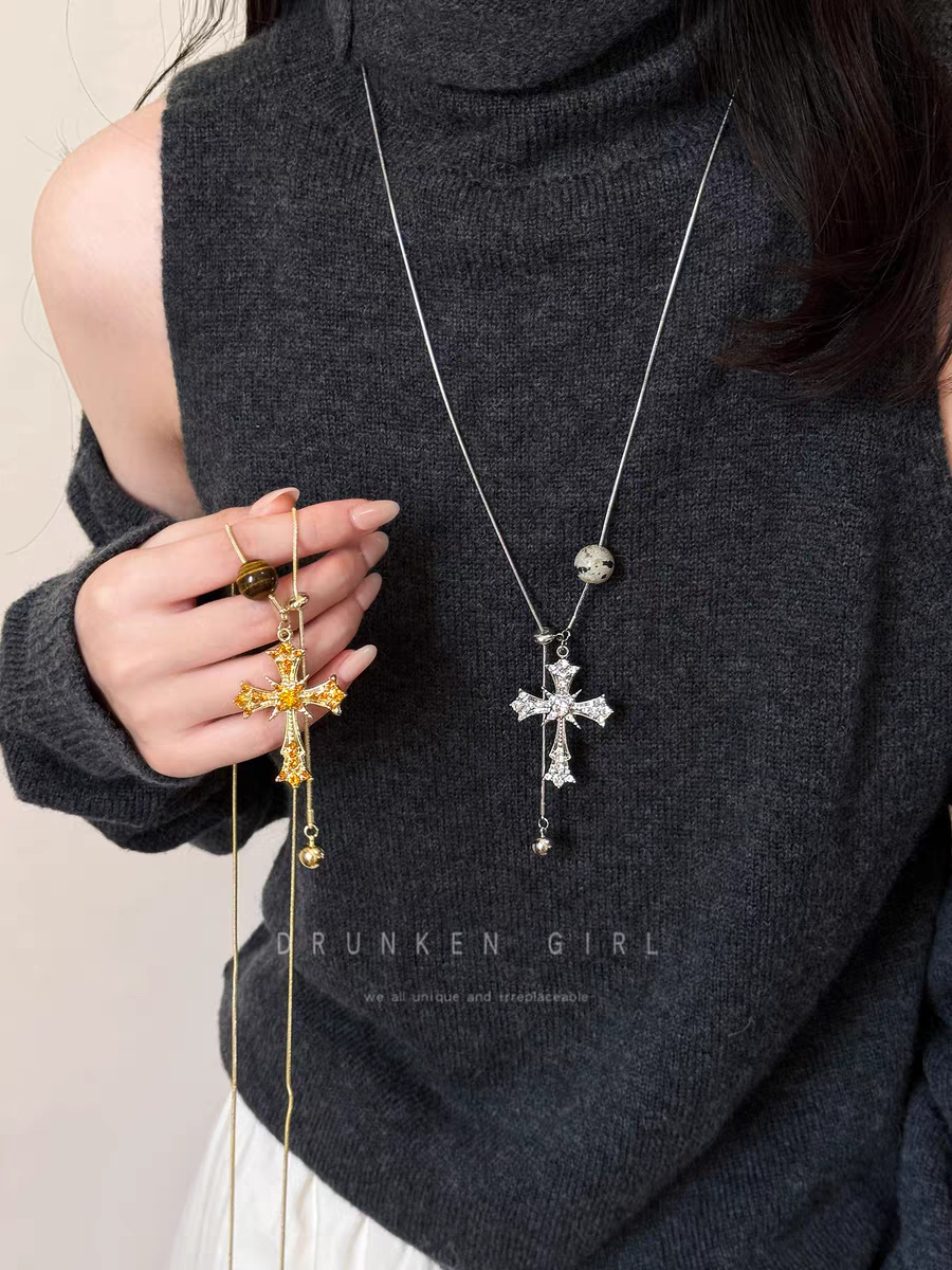 古着虎眼十字架项链女秋冬小众设计高级感毛衣链甜酷时尚长款配饰锁骨链