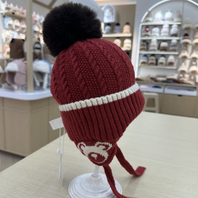 The children's woolen ear protectors with ball knitted caps are suitable for children aged 2 to 3 Specification drawing