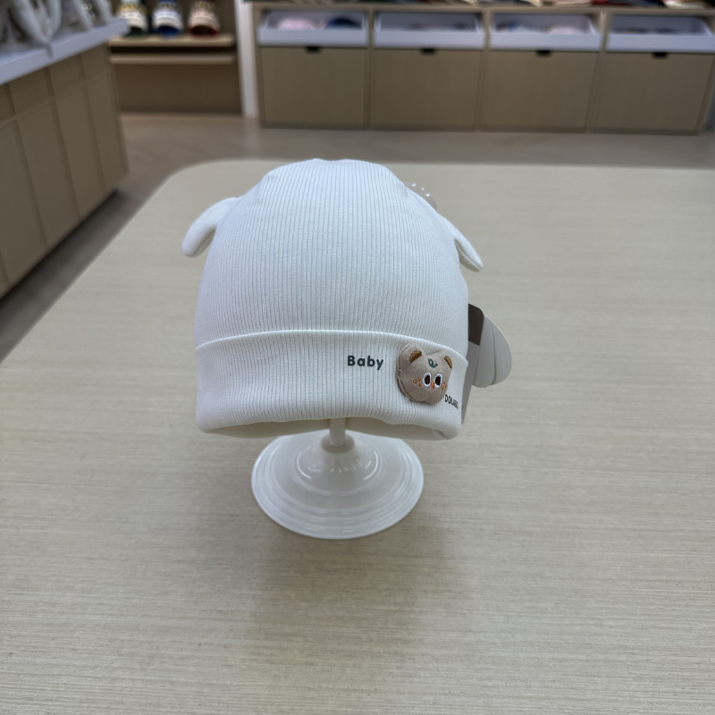 The little bear cotton tube cap is suitable for winter babies from 2 to 5 months old full figure