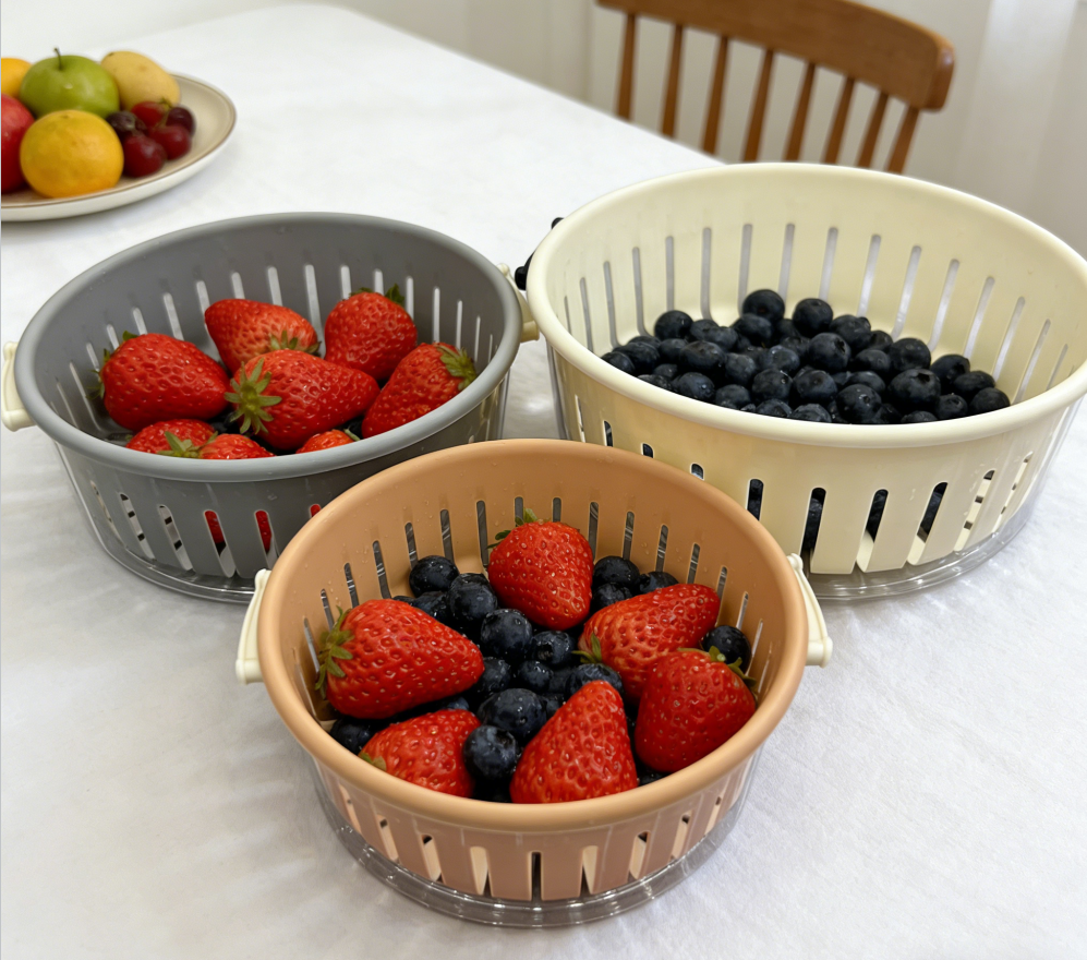 The transparent plate of the draining basket is detachable. The draining basket is made of strong material. It is a vegetable washing basket for home light luxury water pool and a draining basin Specification image