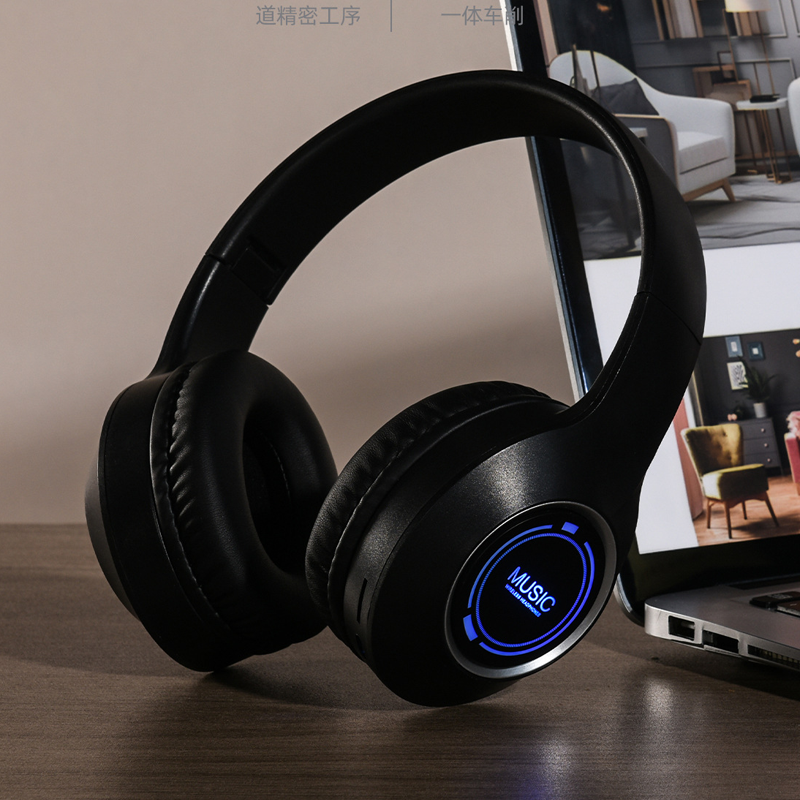 The over-ear wireless Bluetooth headphones feature a folding design with dazzling lighting effects and a battery life of over 120 hours Application Scenario