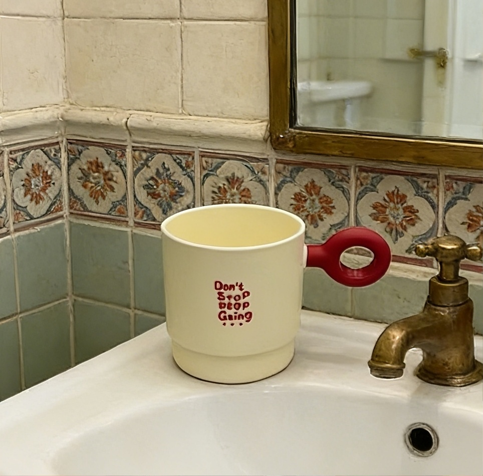 ins high-appearance-level mouthwash cup, home couple bathroom washbasin cup, creative large-capacity toothbrush cup with handle, tooth bucket Application Scenario