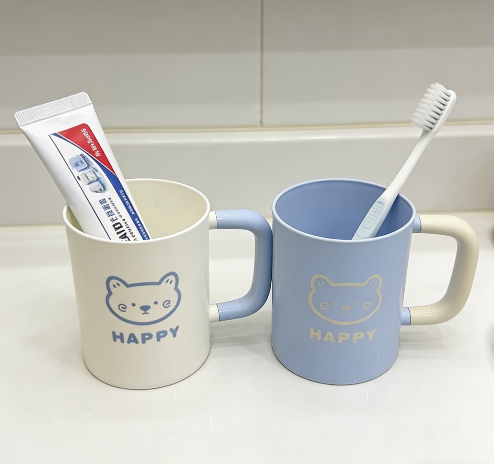 Student dormitory cartoon-style couple plastic household toothbrush and mouthwash cups details Picture