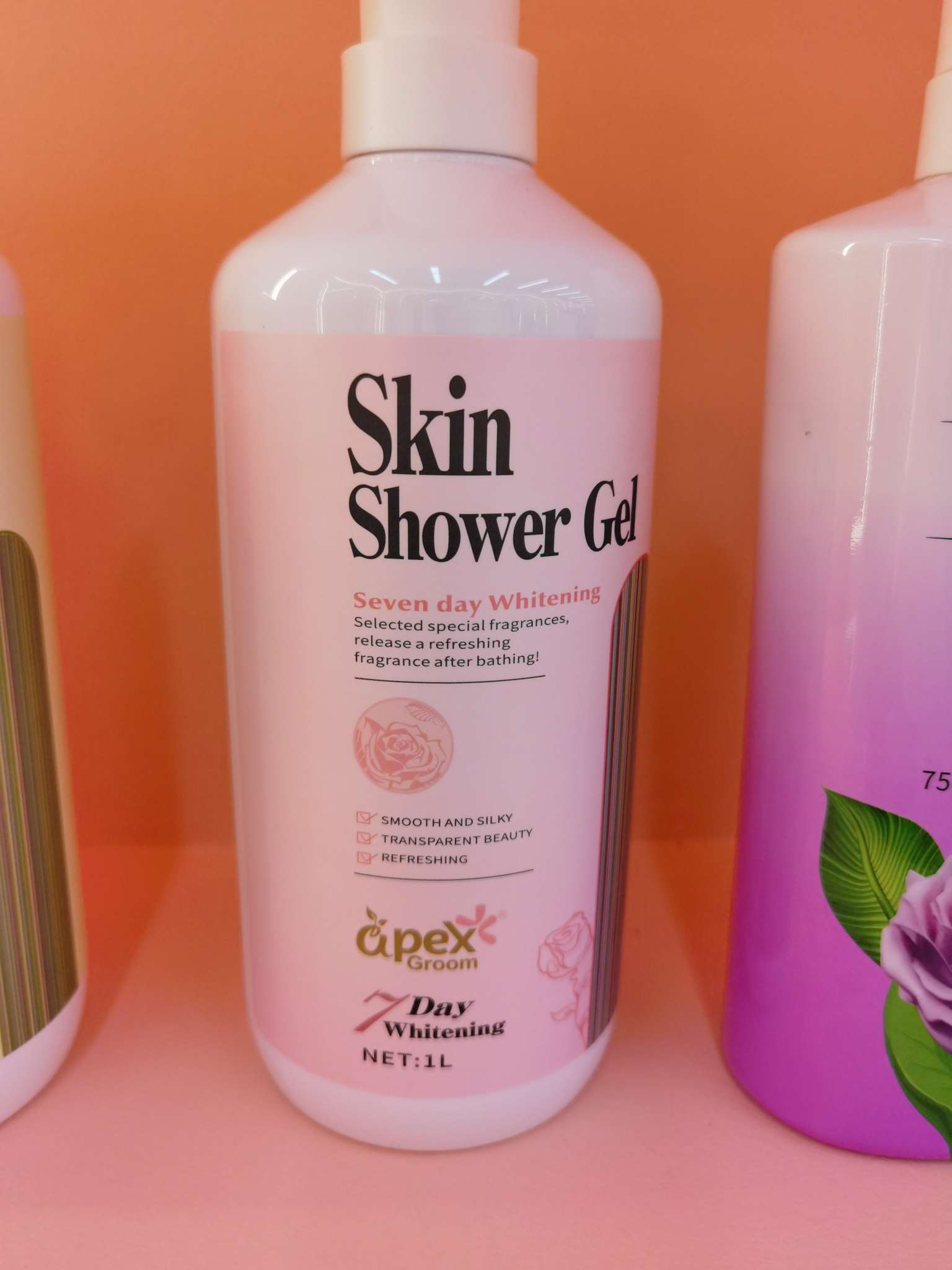 生姜防头发洗发水+滋养柔顺护发素+香氛提亮沐浴露产品图