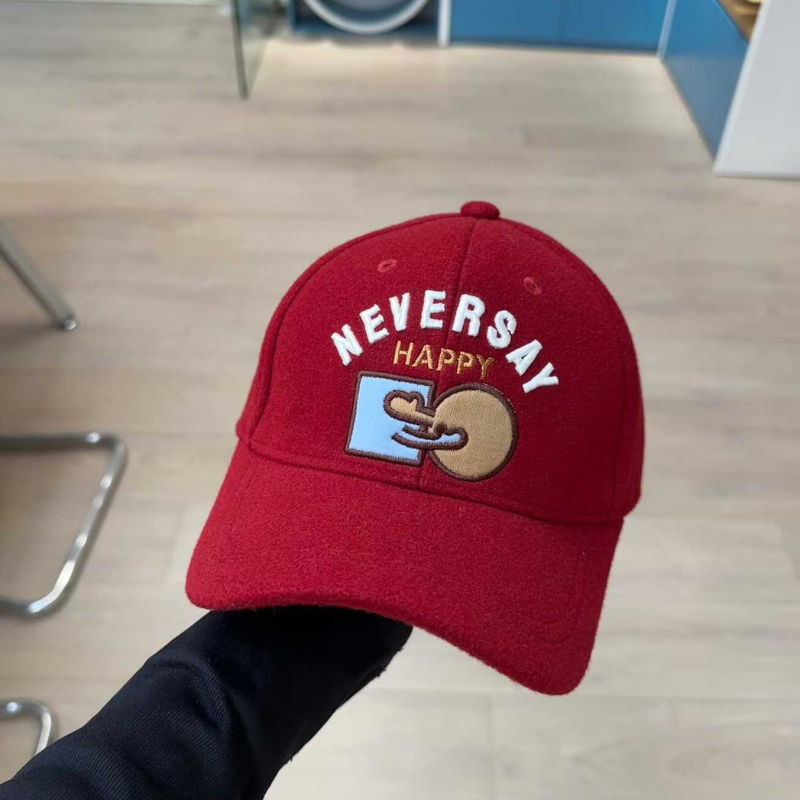 A red autumn baseball cap suitable for children aged 5 to 15 full figure